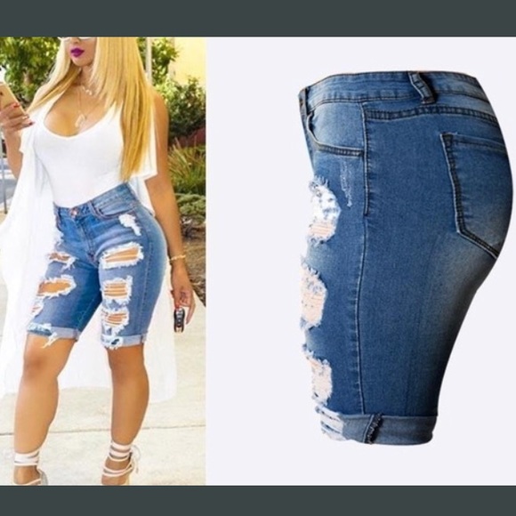 LAST ONE❗️Distressed Knee Length Denim Shorts - Picture 2 of 5